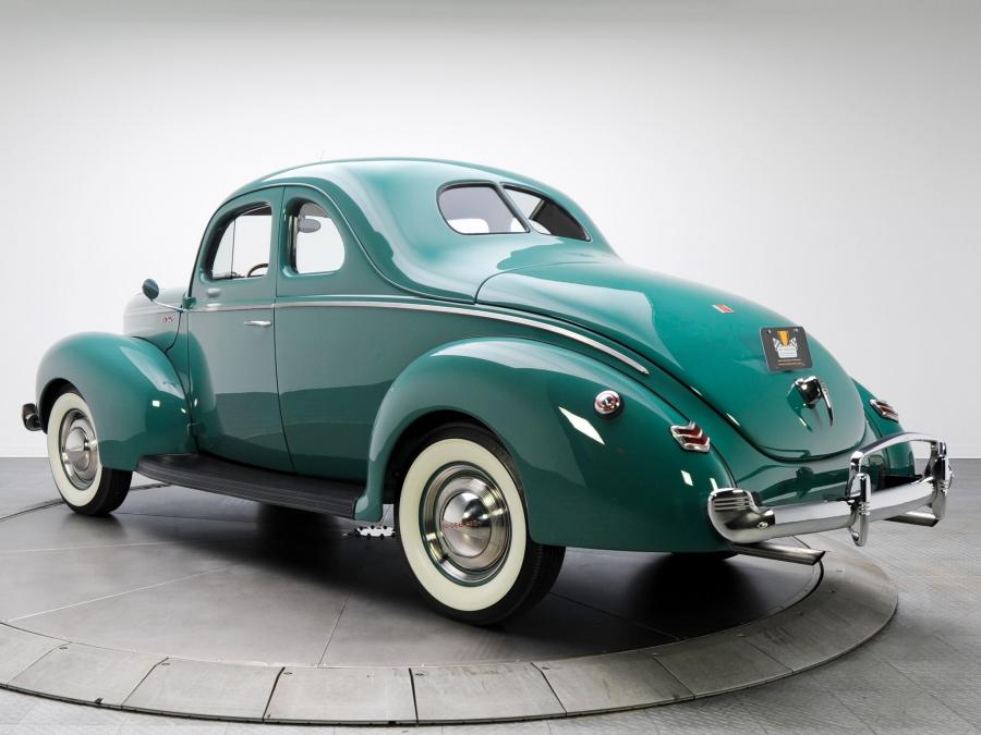  Ford V8 Deluxe 5-Window Coupe 1940 года  (фото 4 из 20)